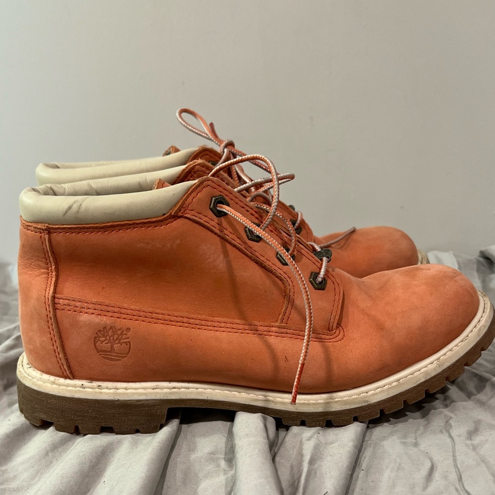 Salmon Pink suede Timberlands. Women’s size 9 1/2. - Picture 6 of 9